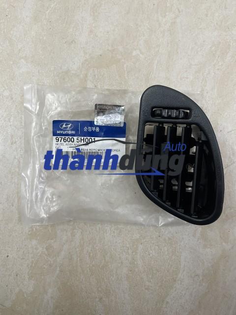 CỬA GIÓ MÁY LẠNH TRÁI XE HYUNDAI HD65 | 976005H001