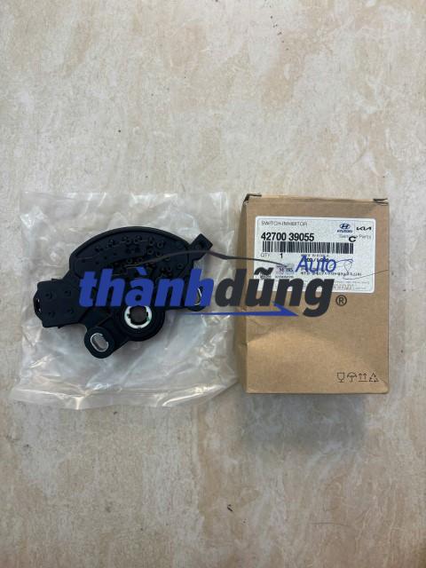 CÔNG TẮC BÁO VỊ TRÍ ĐI SỐ XE KIA CARENS | 4270039055