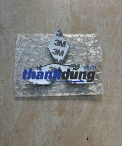 LOGO MẶT CA LĂNG XE MITSUBISHI TRITON | 7415A708