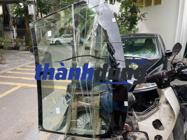 KÍNH CHẮN GIÓ XE NISSAN KICKS 2025 | 727005RW0B