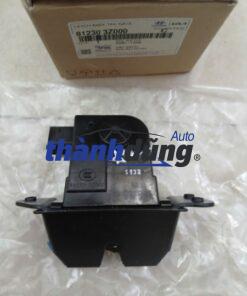 Ổ NGẬM CỐP HẬU XE HYUNDAI SANTAFE 2020 | 812303Z000